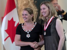 Julie Payette, Rebecca Scott Becky Scott receives her medal and shakes hands
