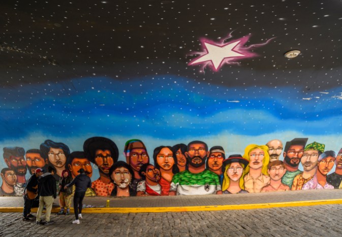 CJM_20190724_26 Street art showing locals starring at a star in the sky