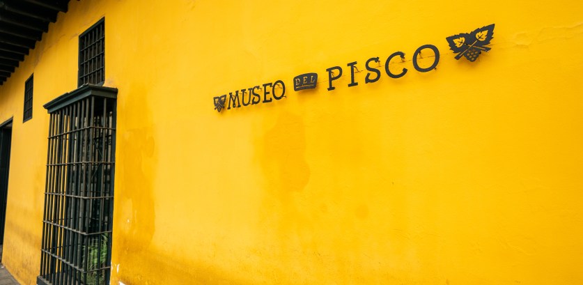 DGH_20190723-9107587 Yellow wall with Pisco liquor museum sign