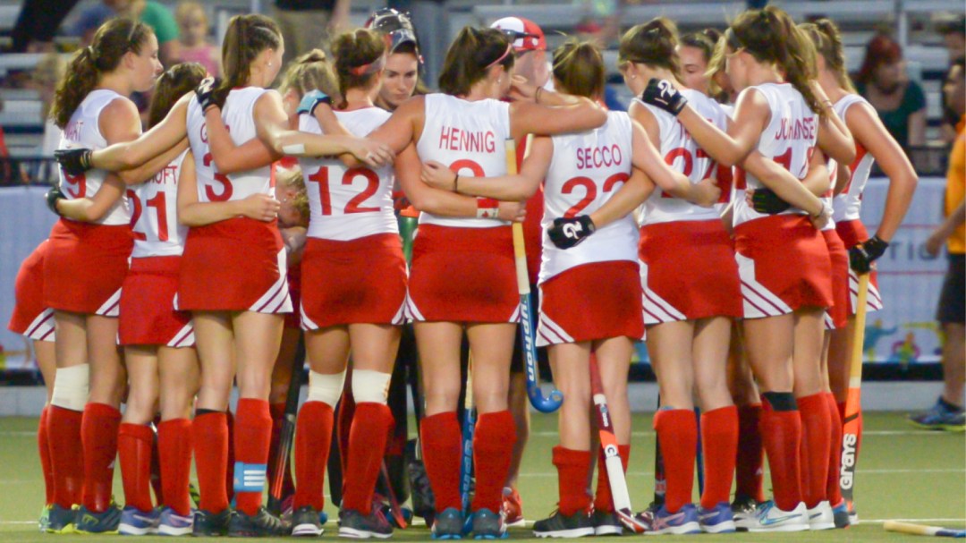 Field hockey team huddling