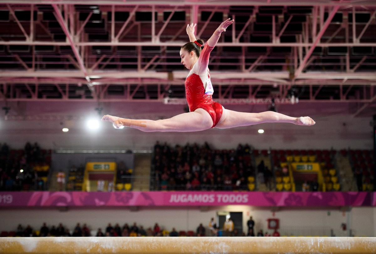 Isabela Onyshko of Canada competes in the balance beam