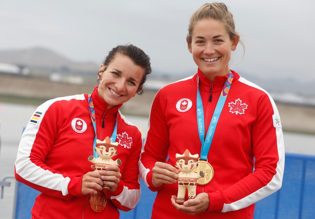 Andreanne Langlois, left, and Alanna Bray-Lougheed with their silver medals from the K2 500M at Lima 2019.
