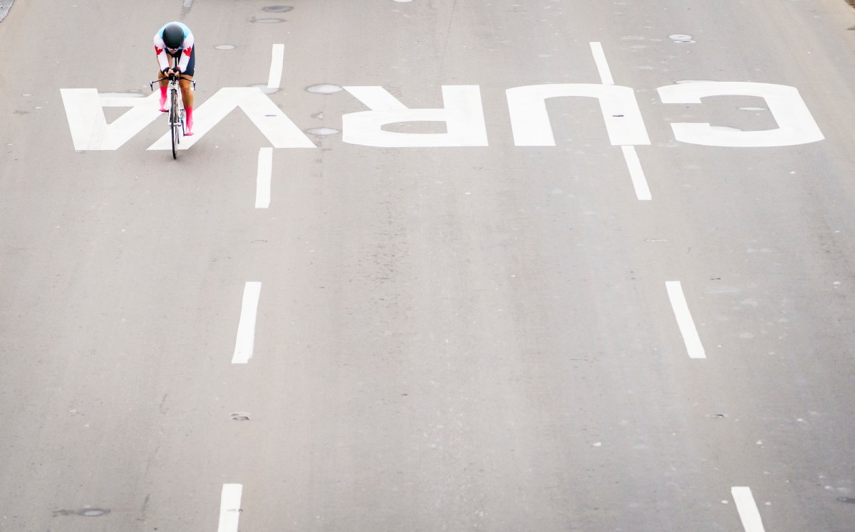 Miriam Brouwer biking