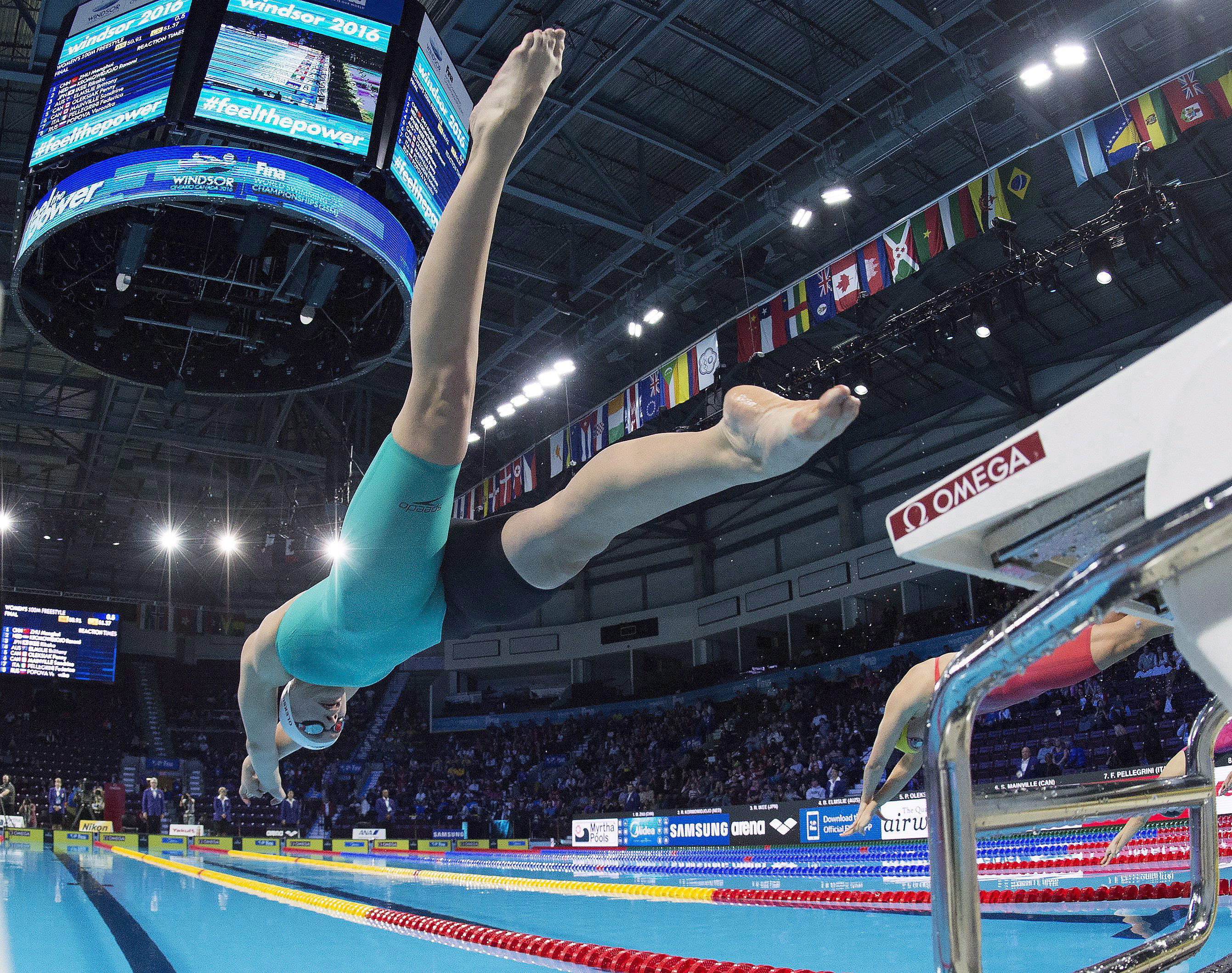 Penny Oleksiak diving