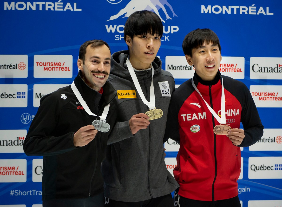 steven dubois on the podium posing with his silver medal alongside the gold and bronze medal