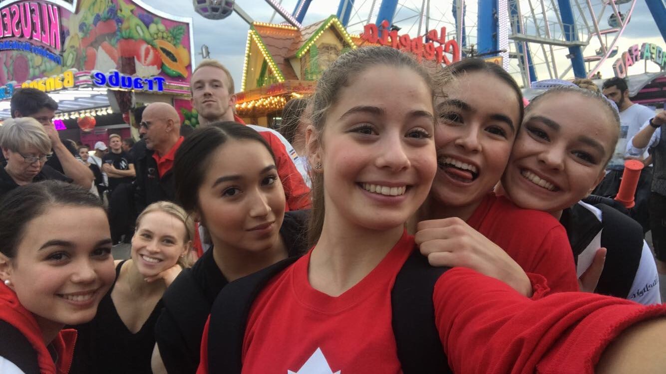 Ana Padurariu takes a selfie with her teammates