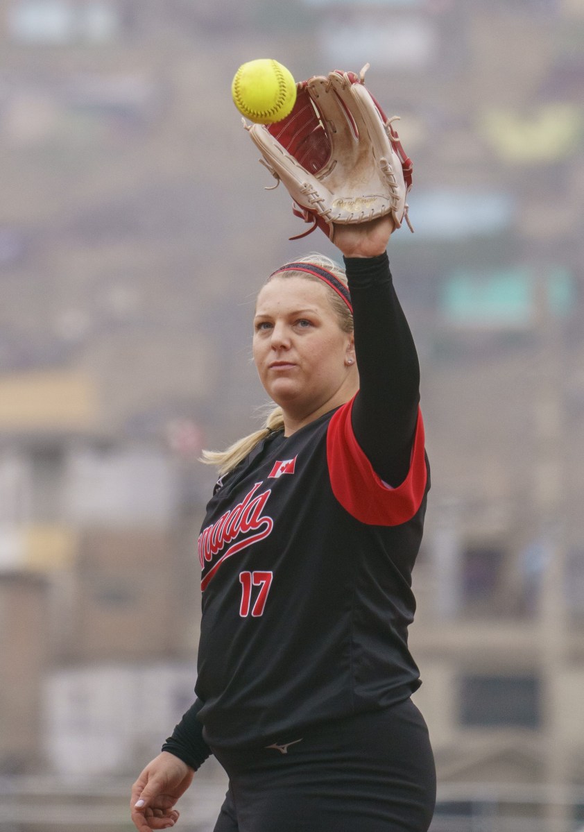 Pitcher Sara Groenewegen receives a throw