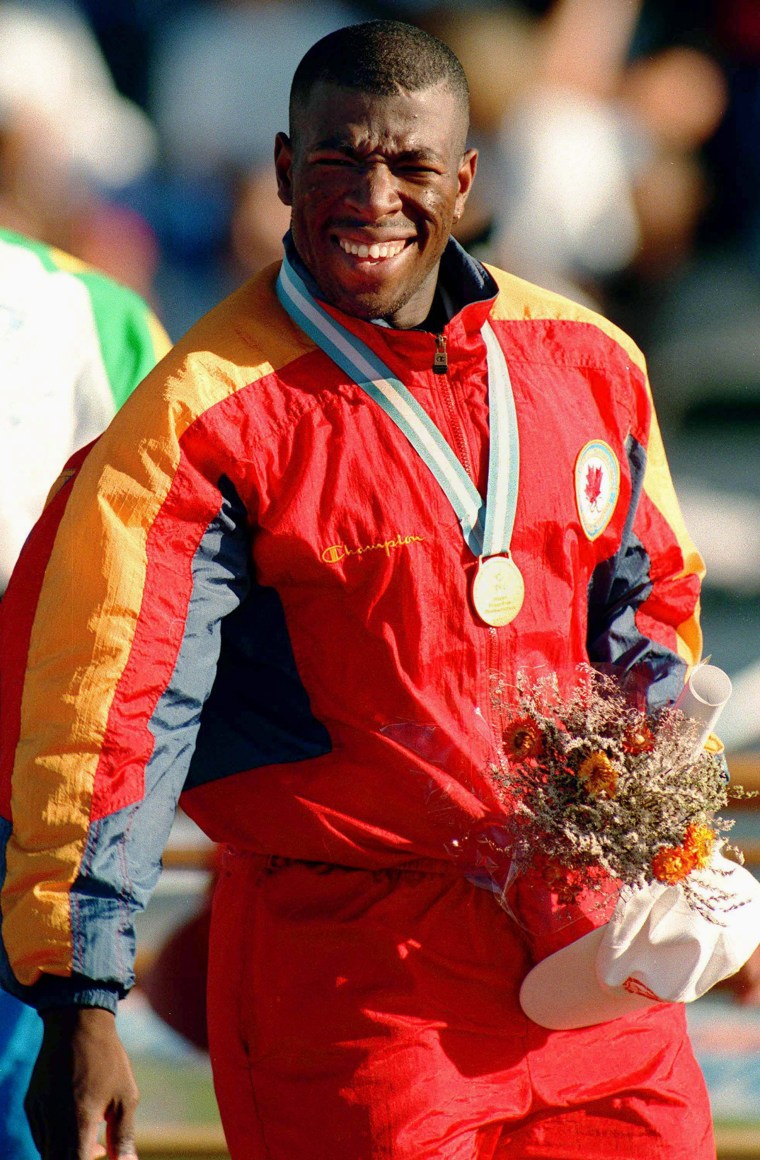 Canada's Glenroy Gilbert celebrates the gold medal he won in the men's 100m at the 1995 Pan American Games in Mar Del Plata, Argentina. (CP Photo/COC/F. Scott Grant) Glenroy Gilbert du Canada célèbre sa médaille d'or au 100 m aux Jeux panaméricains de 1995 de Mar Del Plata, Argentine. (Photo PC/AOC)