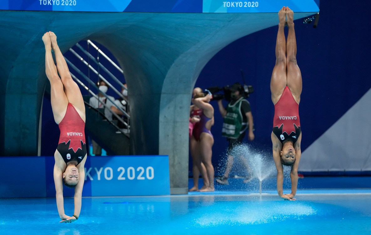 Melissa Citrini-Beaulieu and Jennifer Abel diving