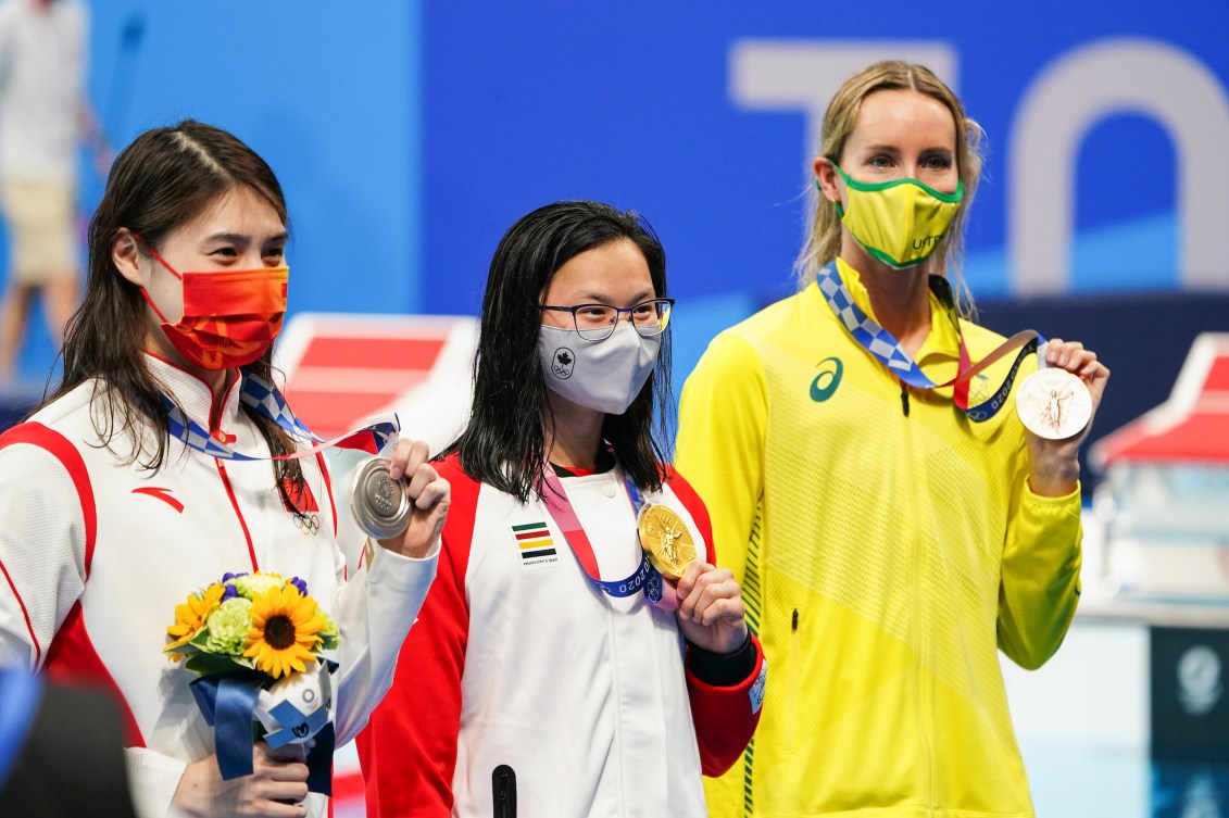 Maggie MacNeil and the other medallists pose with their medals 