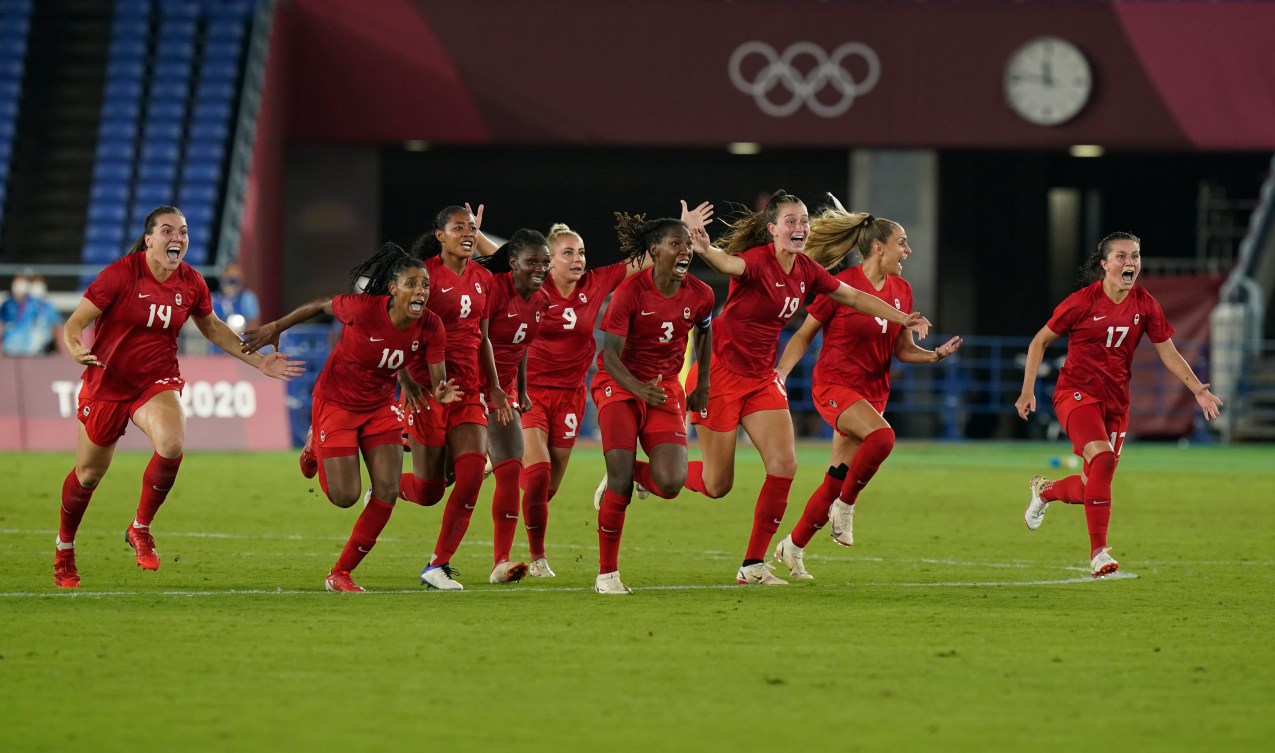 Women's soccer team runs onto field in celebration 