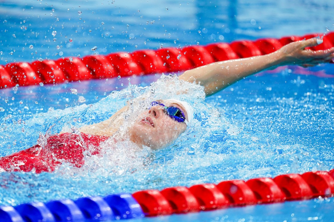 Taylor Ruck swimming the backstroke