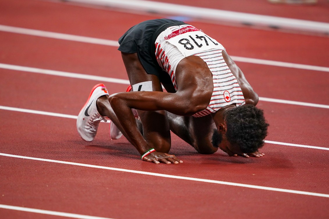 Mohammed Ahmed celebrates winning silver at Tokyo 2020