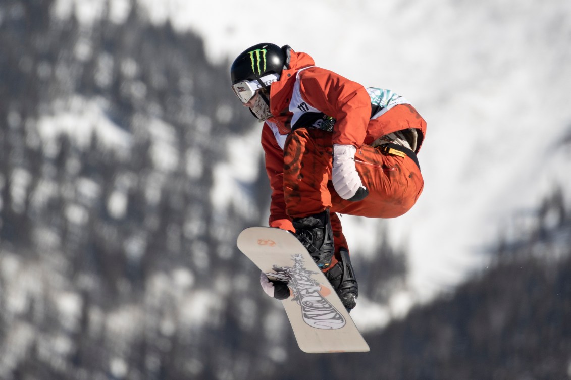Darcy Sharpe, of Canada, executes a trick in the slopestyle finals, Saturday, Dec. 18, 2021, during the Dew Tour snowboarding event at Copper Mountain, Colo.