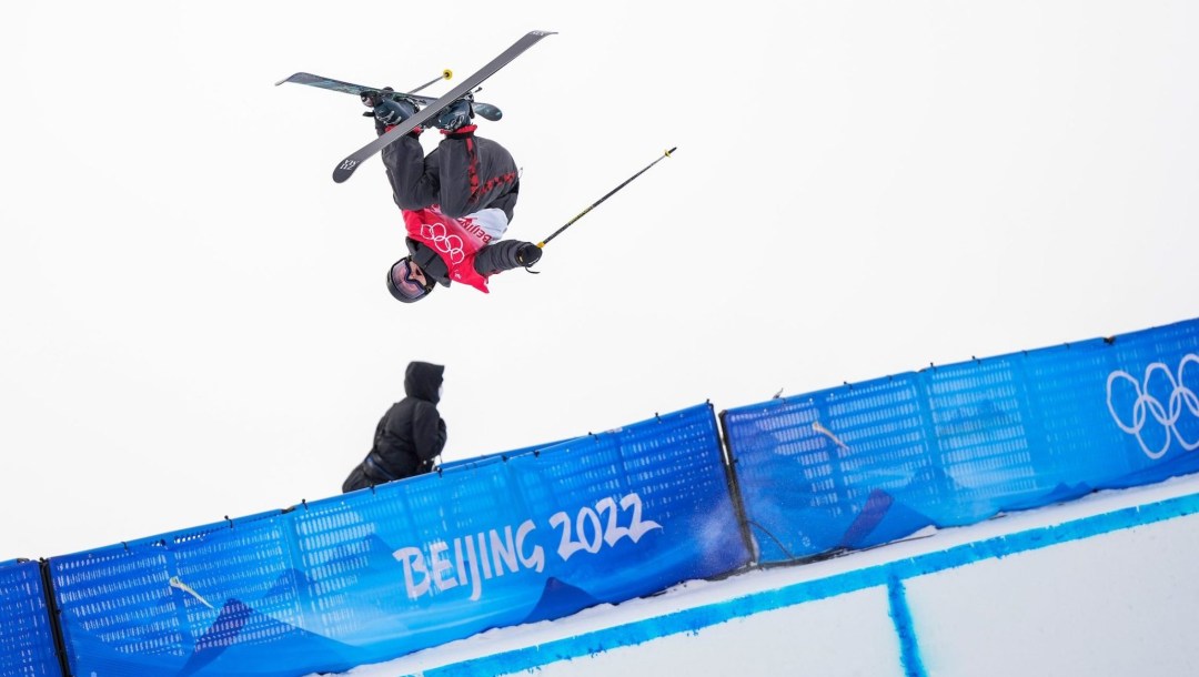 Amy Fraser grabs her ski on a halfpipe trick