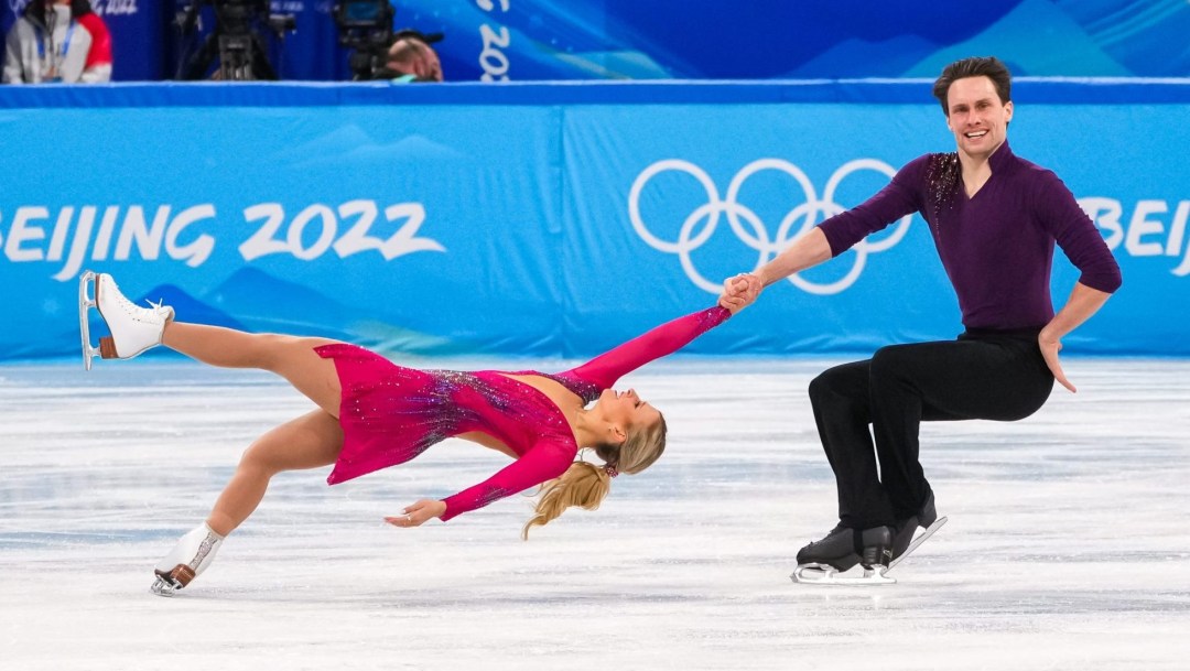 Kirsten Moore-Towers and Michael Marinaro perform a death spiral
