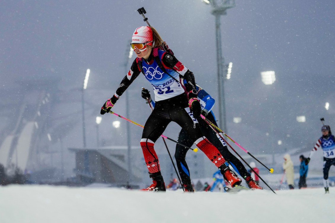 Emma Lunder skis in biathlon event