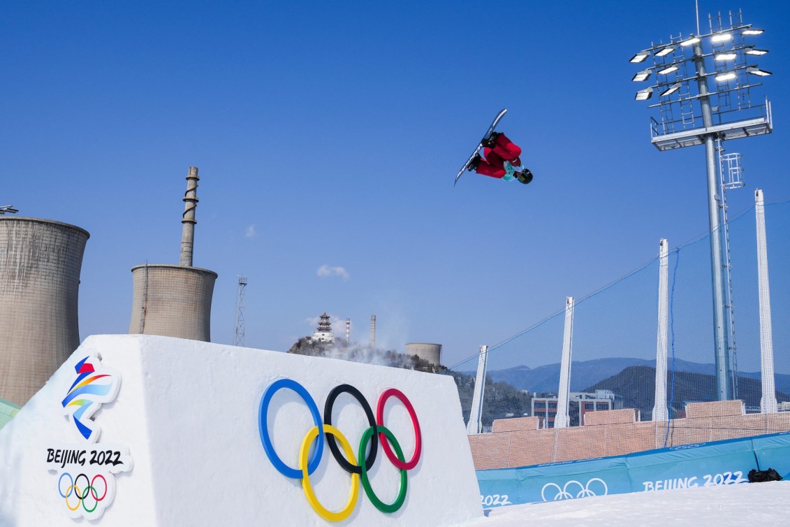 Max Parrot does trick in the air