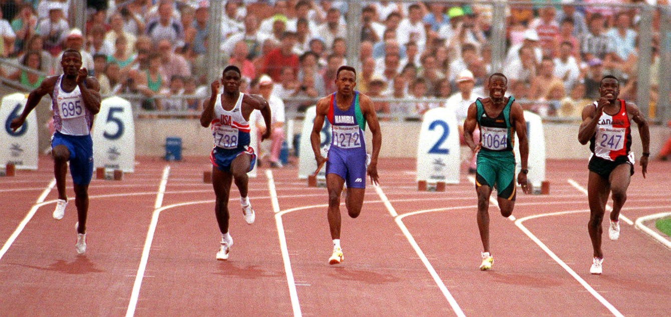 Bruny Surin runs in lane 1 on the right side of the screen against four other runners