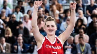 Paige Crozon raises arms and celebrates during the FIBA 3X3 Basketball World Cup 2022 (Photo: FIBA)