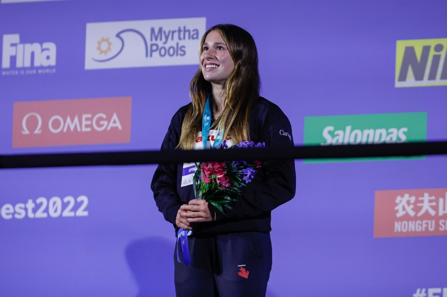Mia Vallée receives the bronze medal in the 1m springboard final at FINA World Championships on Wednesday June 29th, 2022. (Photo by: Diving Plongeon Canada/Antoine Saito)