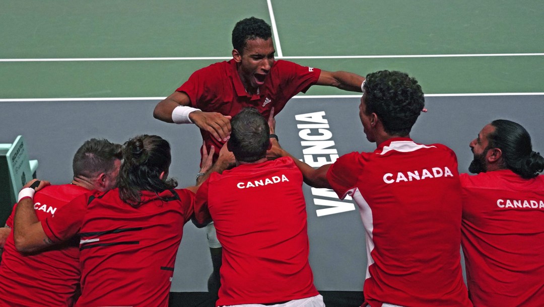 Canada's Felix Auger-Aliassime celebrates his victory during the group B Davis Cup match against Serbia's Miomir Kecmanovic in Valencia, eastern Spain, Saturday, Sept. 17, 2022. (AP Photo/Alberto Saiz)