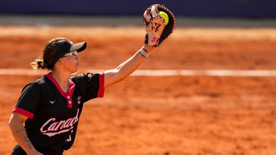 Zoe Hicks catches a ball