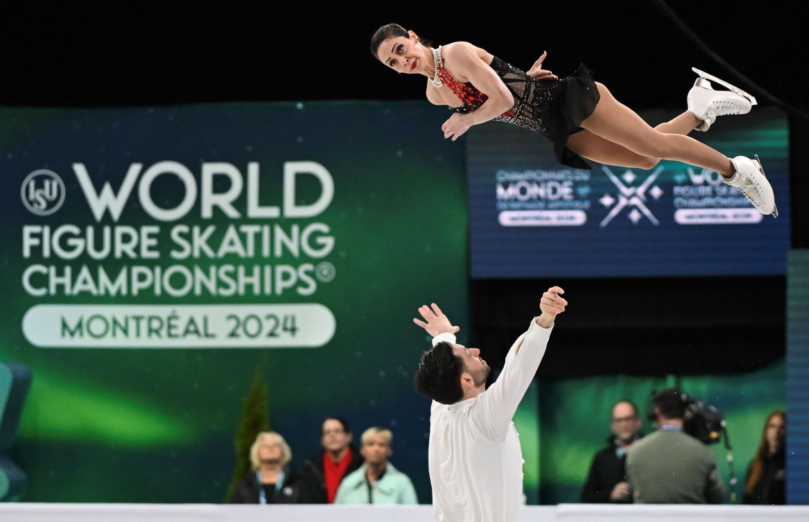 Deanna Stellato-Dudek and Maxime Deschamps perform a triple twist lift 