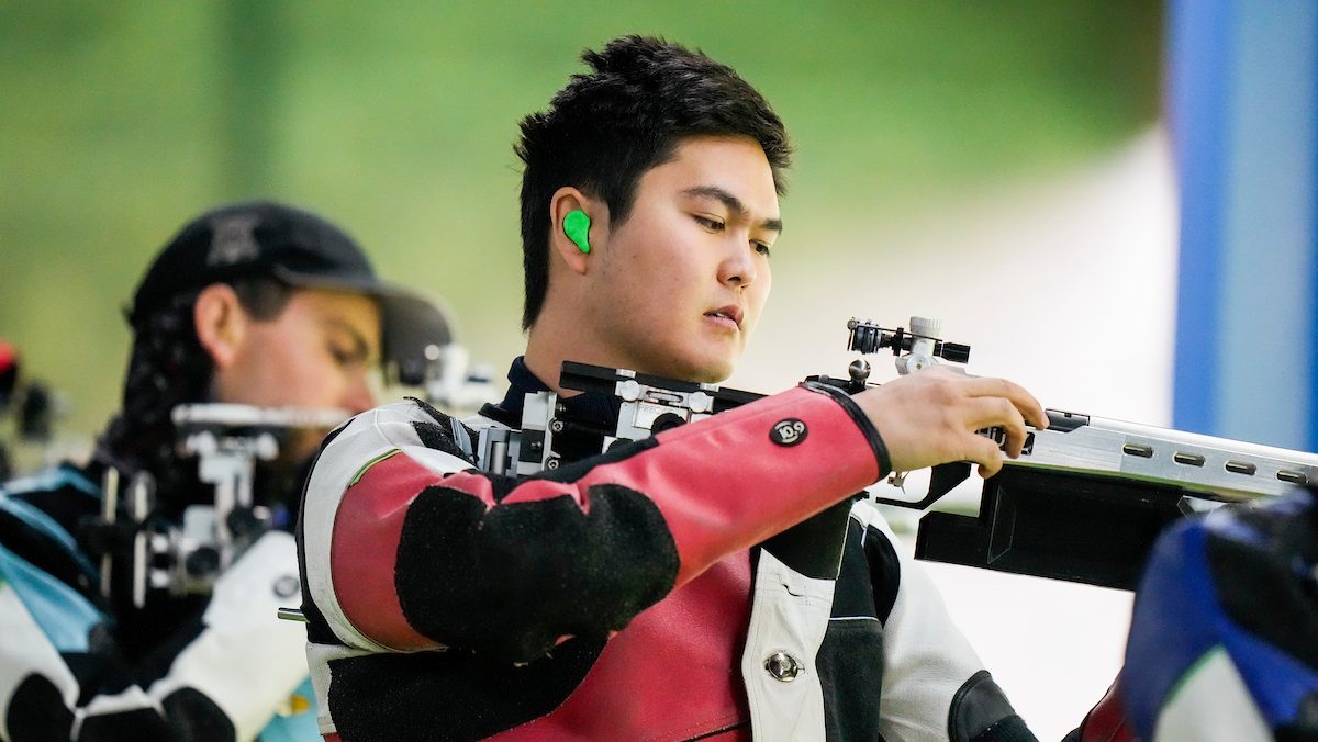 Tye Ikeda looks down at his rifle while competing at the Santiago 2023 Pan Am Games