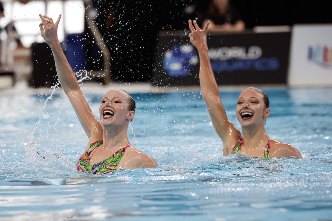 Artistic swimming duet Jacqueline Simoneau and Audrey Lamothe compete