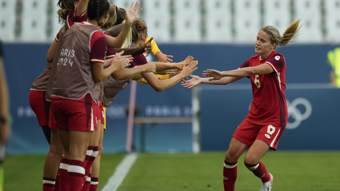 Cloe Lacasse celebrates with teammates.