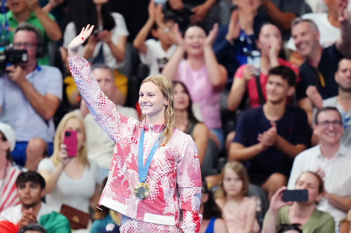 Summer McIntosh waves to the crowd after winning gold medal