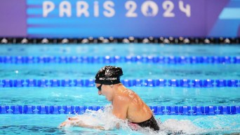 Summer McIntosh swims the breaststroke