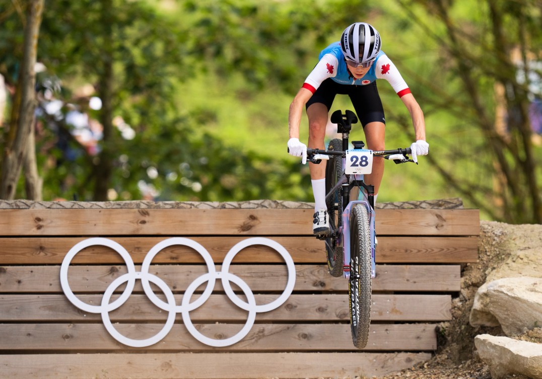 Isabella Holmgren competes in mountain biking at Paris 2024.