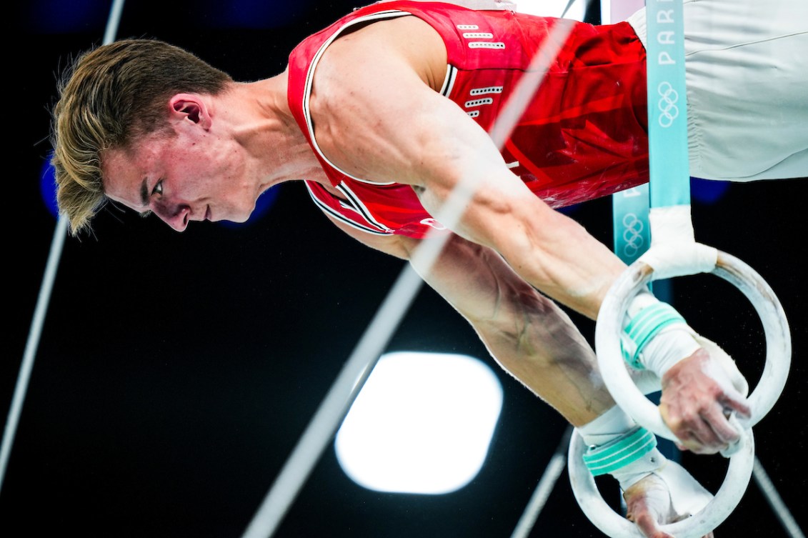 Felix Dolci holds a plank on rings