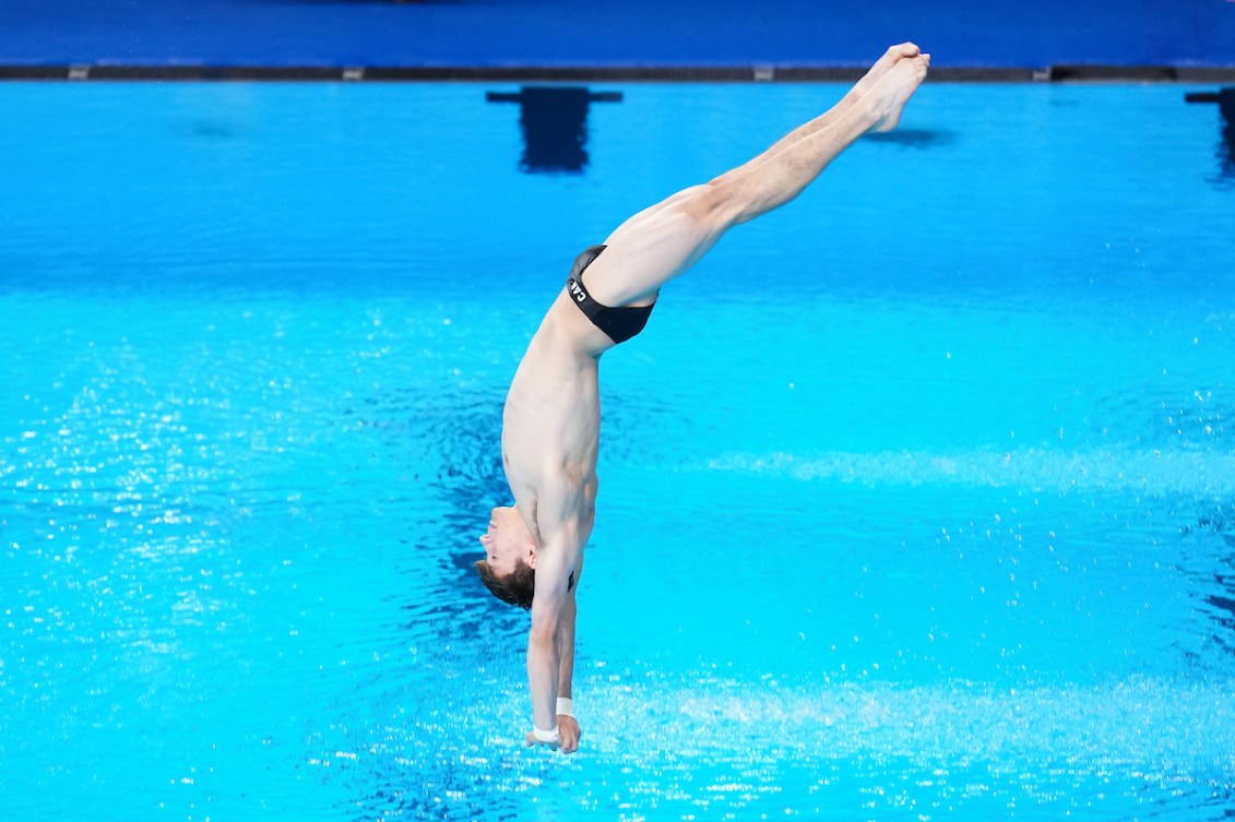 Nathan Zsombor-Murray dives into the water