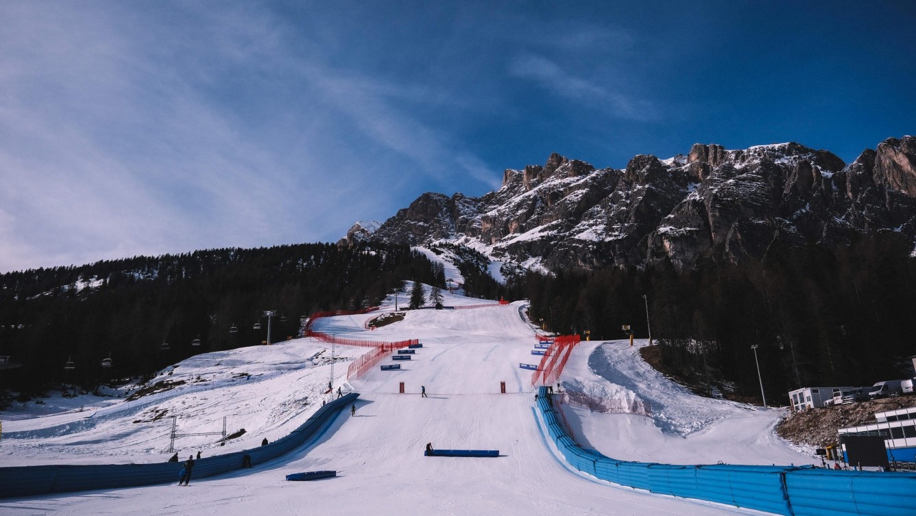 A wide shot of the ski slope at Olympia delle Tofane