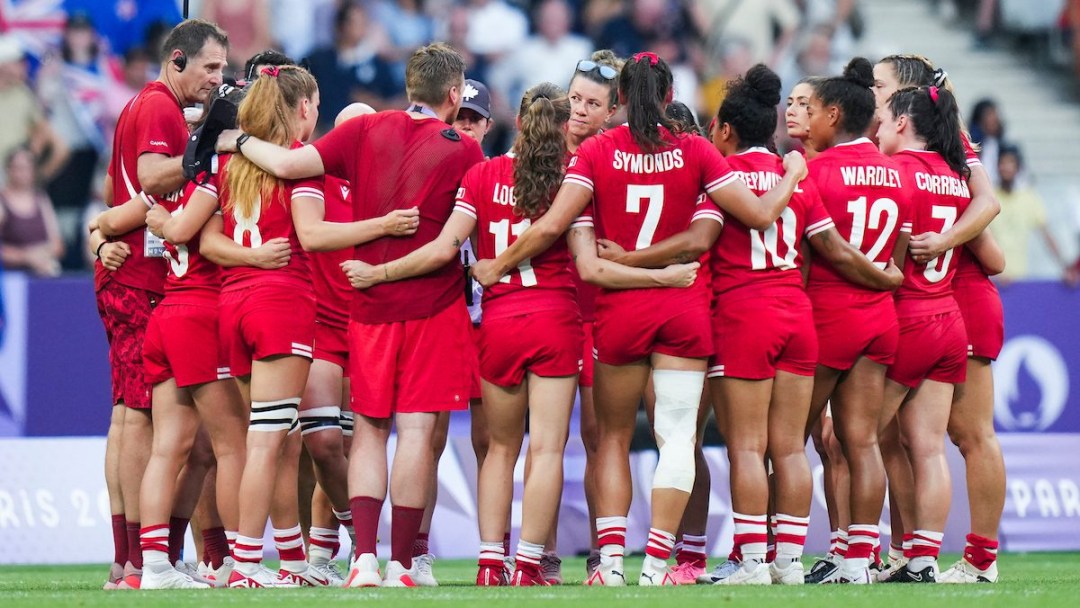 Team Canada women's rugby sevens players form a huddle