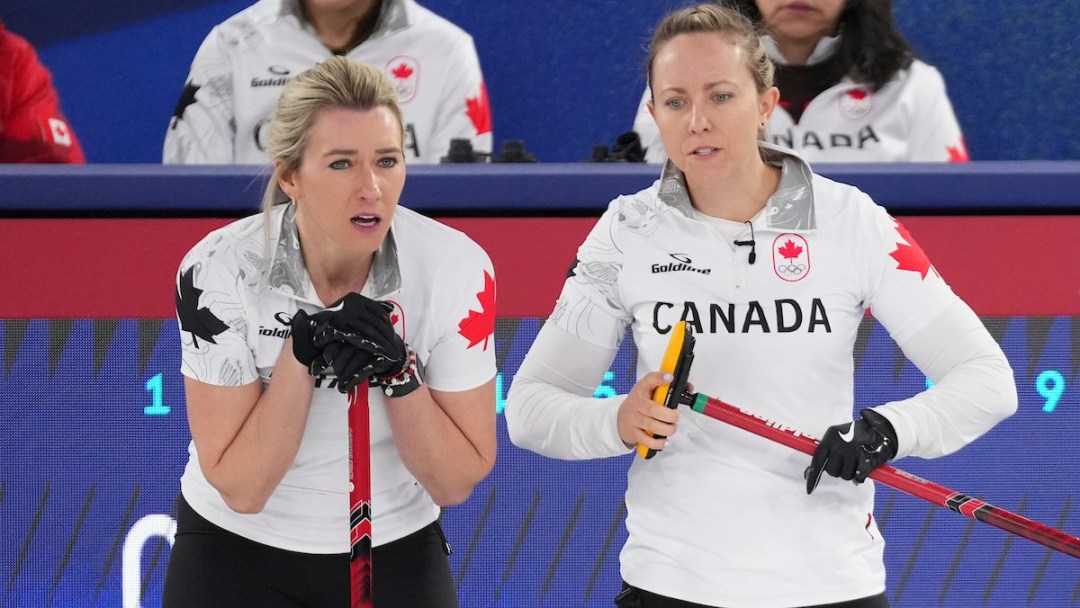 Emma Miskew and Rachel Homan discussing play during competition against Great Britain
