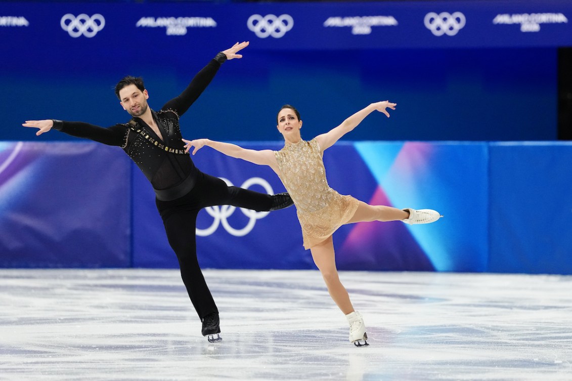 Deanna Stellato-Dudek and Maxime Deschamps skate