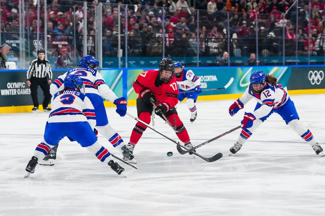 Team Canada's Ella Shelton (17) battles against United States' Kelly Pannek (12)