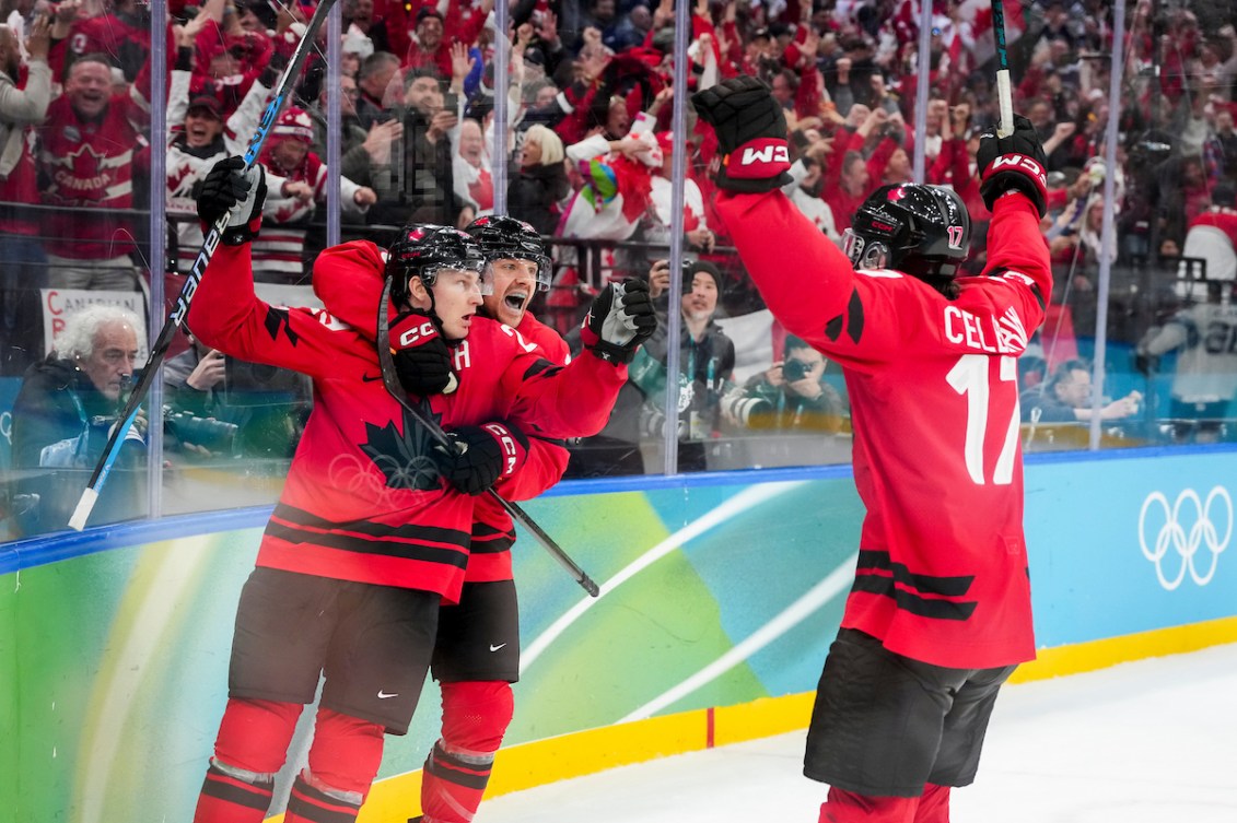 Nathan MacKinnon celebrates scoring a go ahead goal