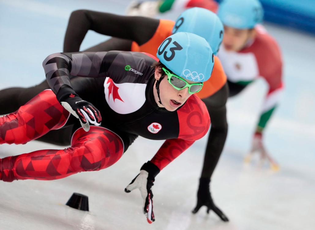 Charle Cournoyer lors des rondes préliminaires du 500 m aux Jeux olympiques de Sotchi, le 21 février 2014. THE CANADIAN PRESS/Paul Chiasson