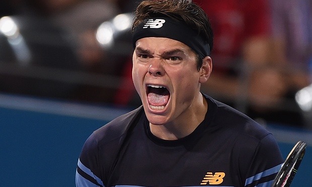 Milos Raonic célèbre sa victoire contre Roger Federer à Brisbane, le 10 janvier 2016. (Photo : Matt Roberts/Getty Images)