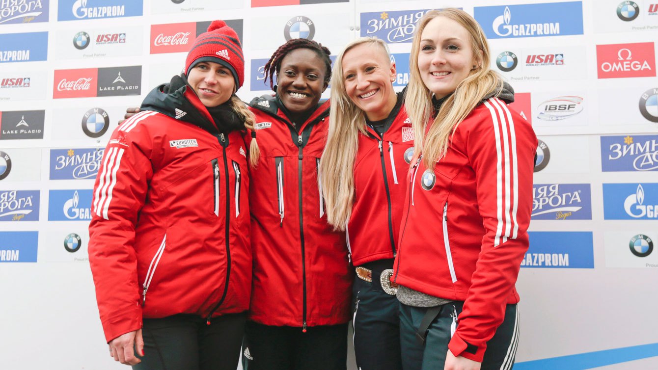 de gauche à droite : Geneviève Thibault, Cynthia Appiah, Kaillie Humphries et Melissa Lotholz à Lake Placid le 9 janvier 2016.