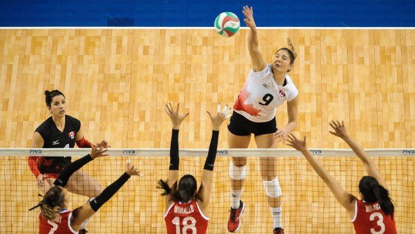 Les femmes de Volleyball Canada contre Porto Rico, à Lincoln, au Nebraska, le 9 janvier 2016.