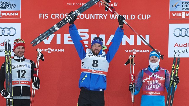 C'est le Français Baptiste Gros qui a remporté l'épreuve et du même coup sa première victoire de Coupe du monde en Carrière. Alex Harvey met, quant à lui, la main sur sa deuxième médaille de coupe du monde cette saison. (Photo : FIS)