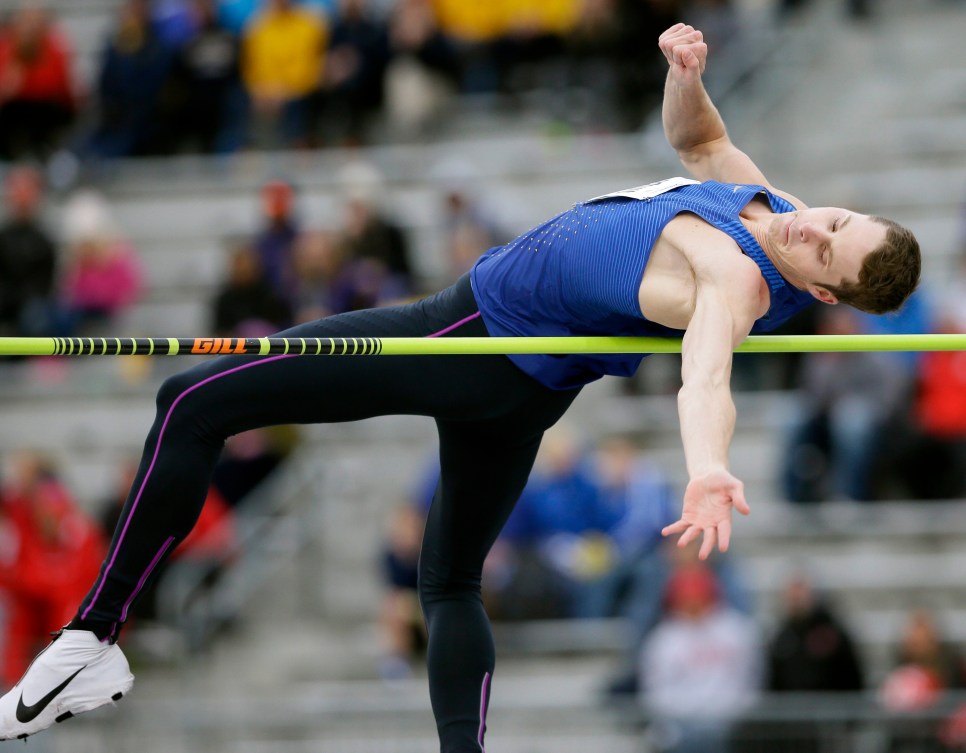 Derek Drouin aux Drake Relays, à Des Moines (Iowa), le 29 avril 2016 (AP Photo/Charlie Neibergall).