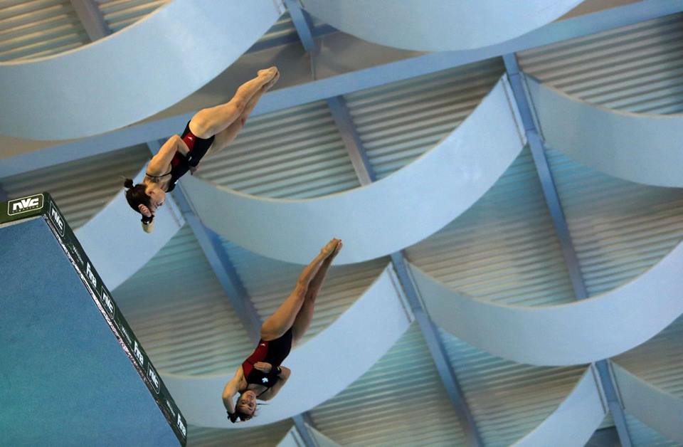 Meaghan Benfeito et Roseline Filion au troisième arrêt des Séries mondiales FINA à Windsor, le 15 avril 2016. (Photo par Vaughn Ridley/Diving Canada)