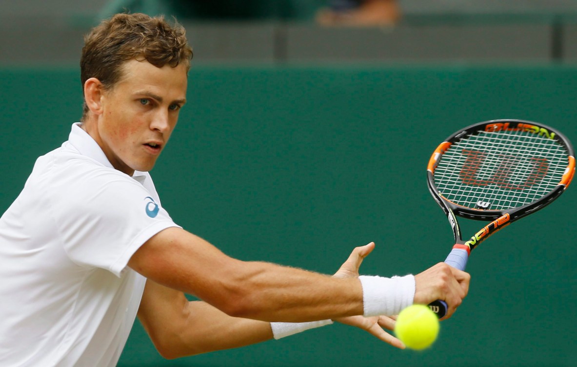 Vasek Pospisil au tournoi de Wimbledon de 2015 alors qu'il affrontait la vedette locale Andy Murray. (AP Photo/Kirsty Wigglesworth)